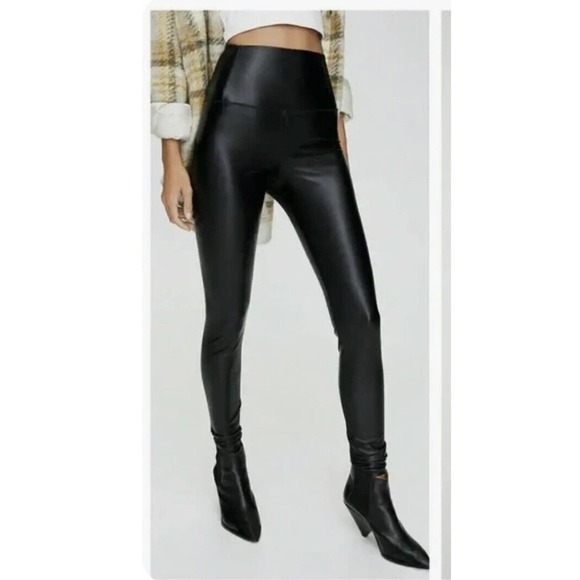 Aritzia Pants - Aritzia Wilfred Free Daria Black Pant High-waisted faux Leather Leggings Sz XS